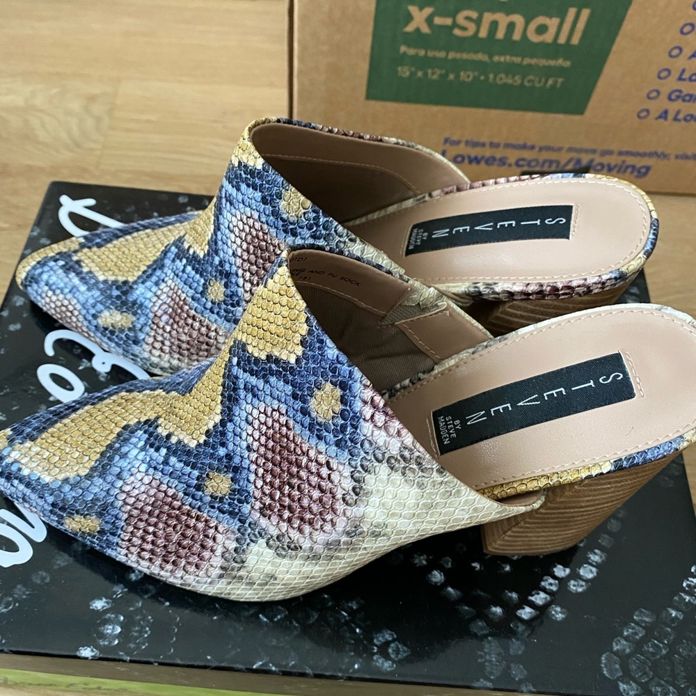 Mules - Picture 2 of 3